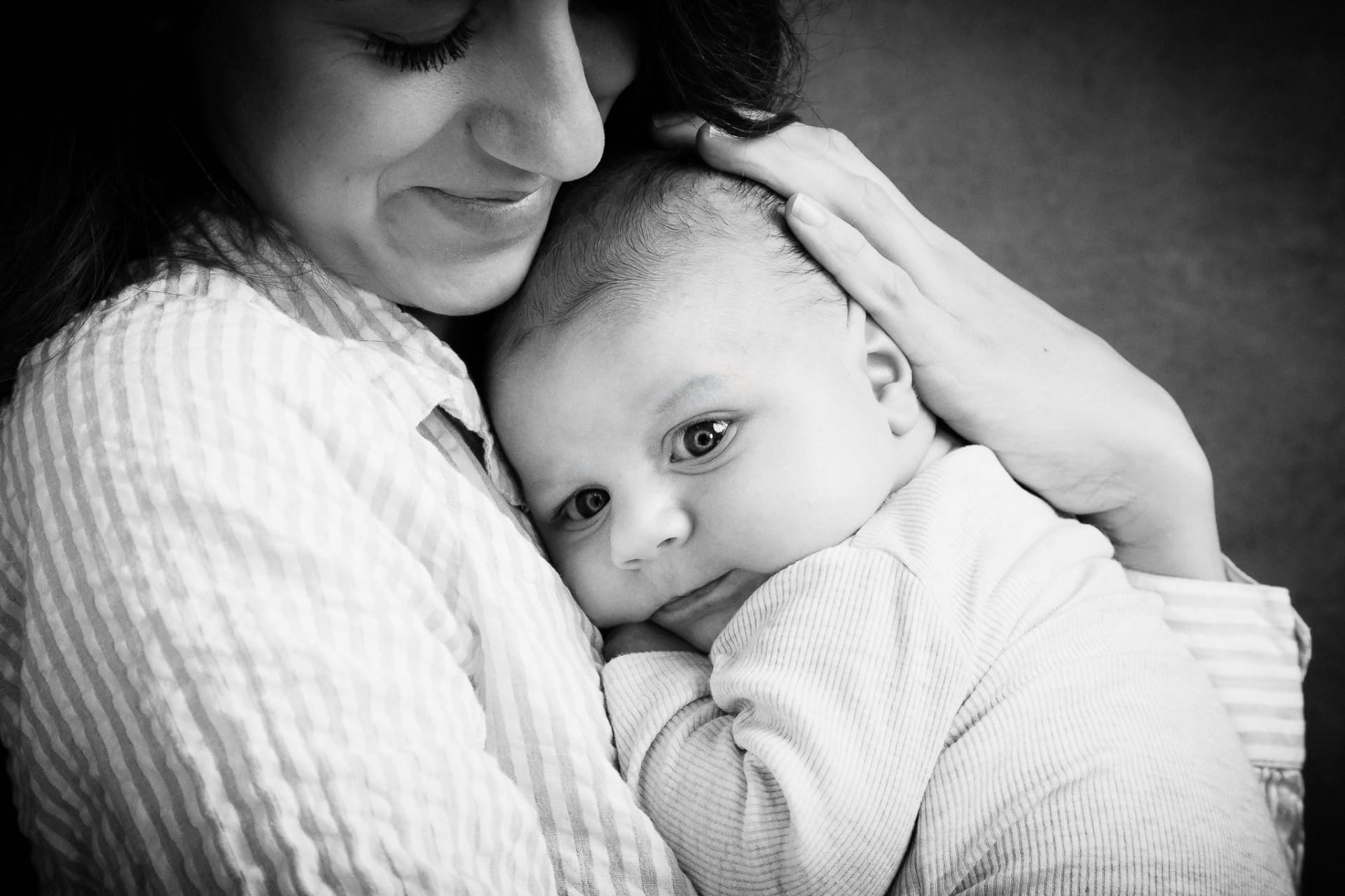 Mor tæt med baby, intim forbindelse