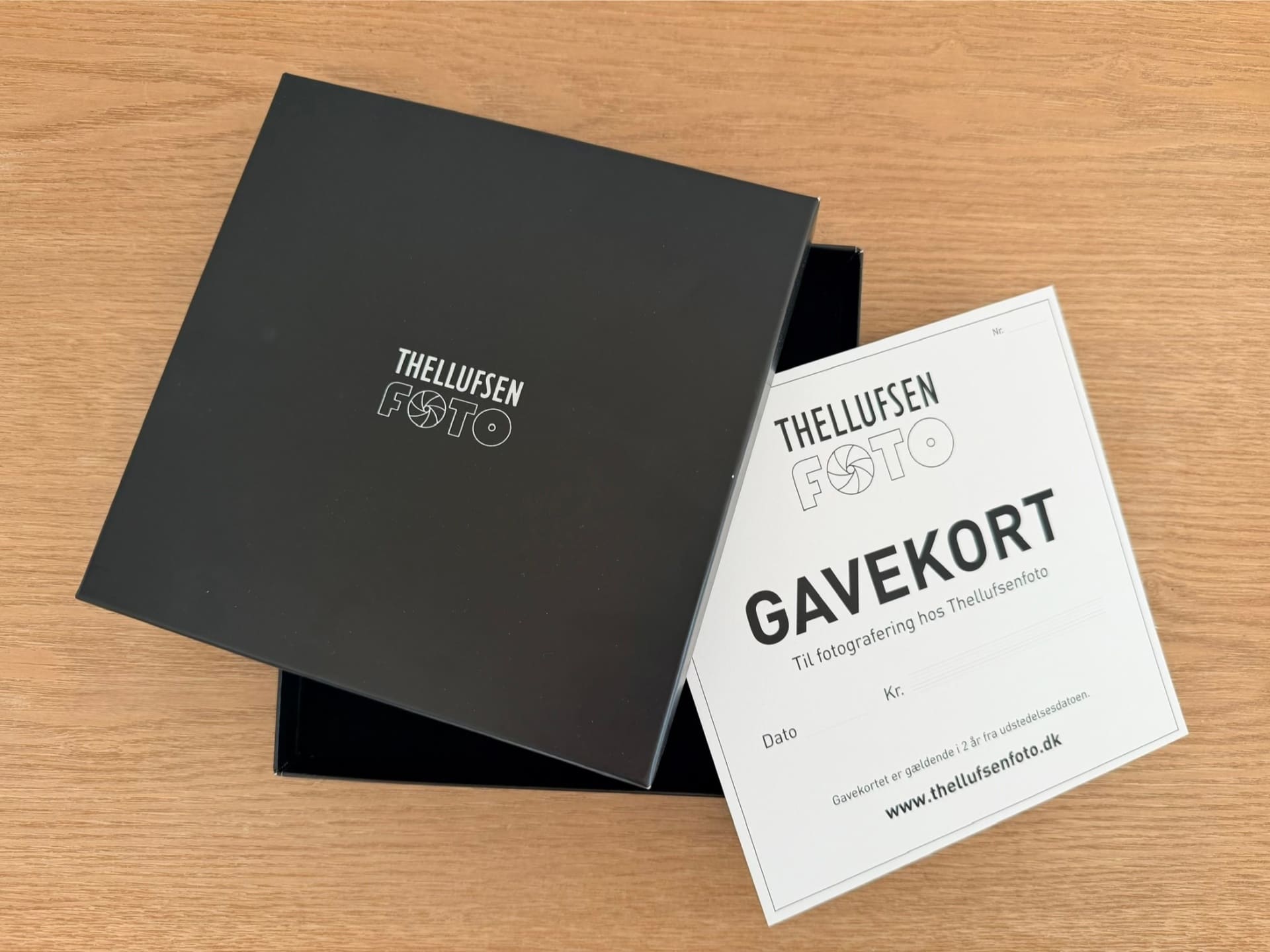 Thellufsenfoto gaveæske med trykt gavekort — familiefotografering i Nordjylland
