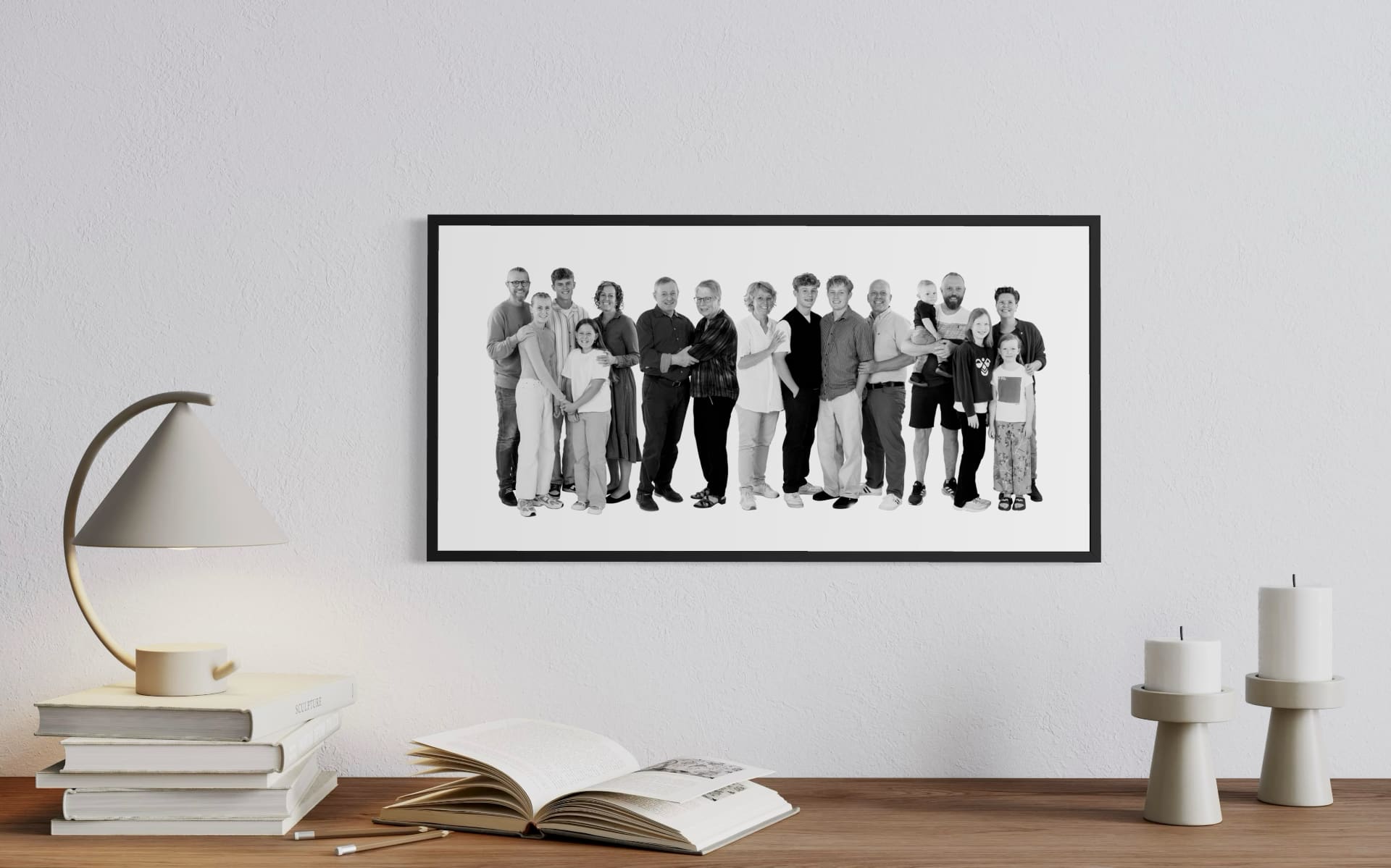 Stort familiebillede på væg – professionel gruppefotografering i Aabybro