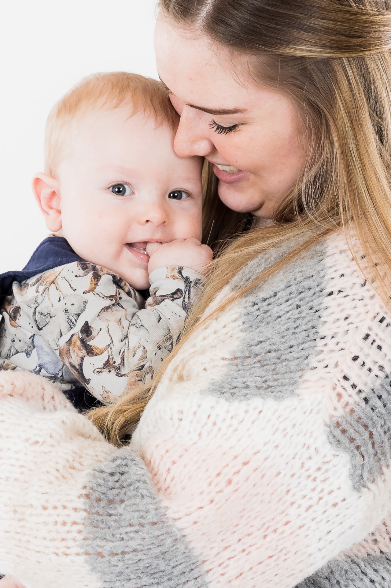 Mor med baby i intim stund